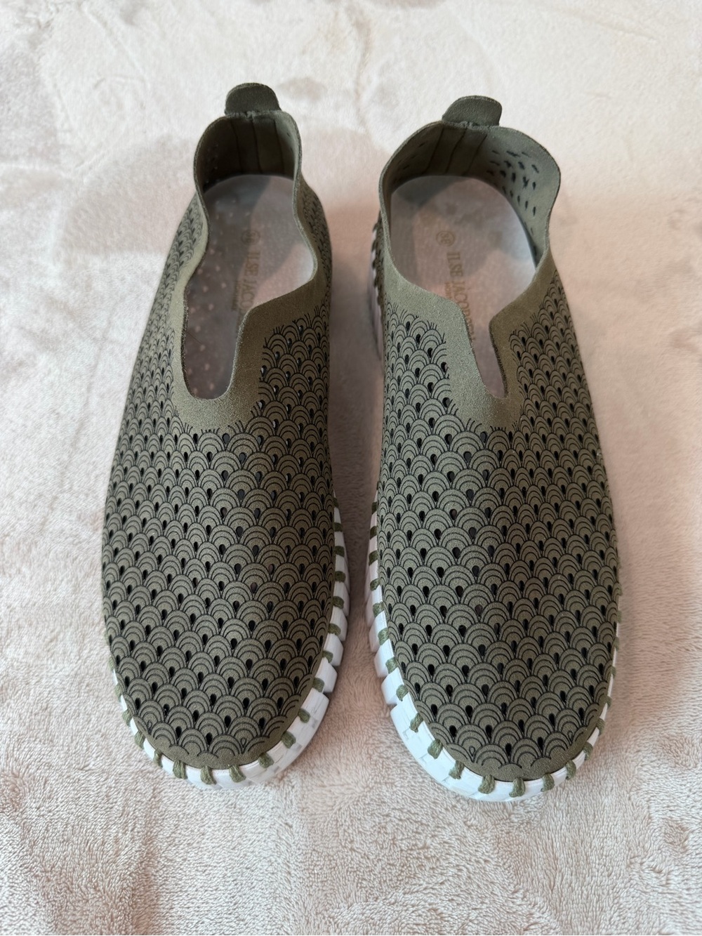 Ilse Jacobsen Olive Green Slip-On Flats size 8 / eu 38